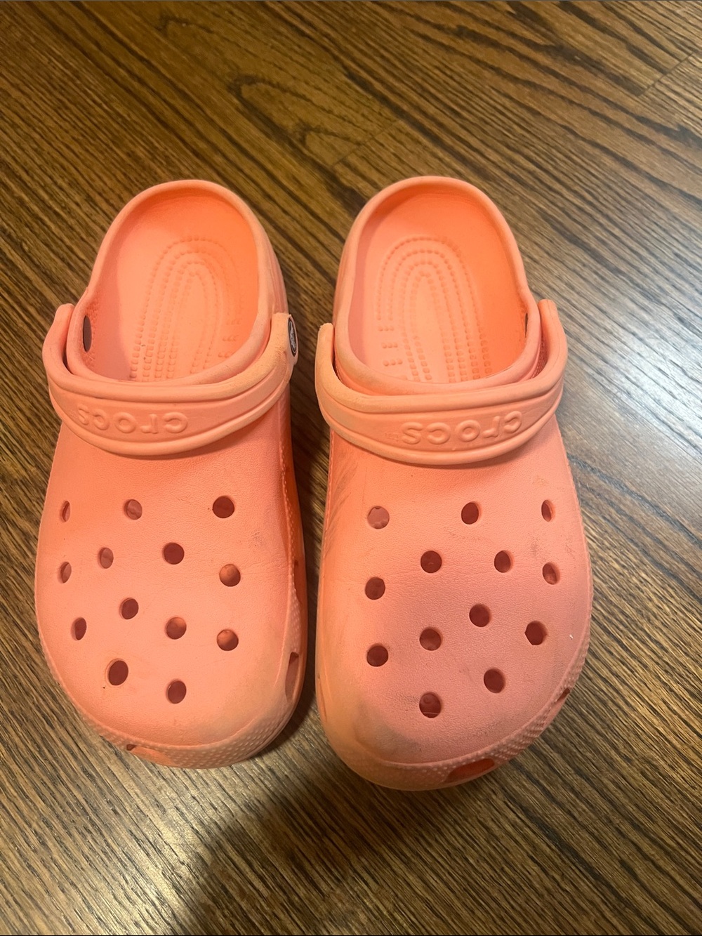CROCS Women’s Classic Clog in Coral